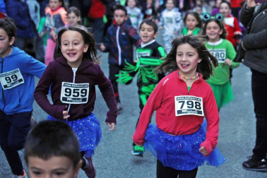 Fotos de los divertidos disfraces de la San Silvestre de Burlada.
