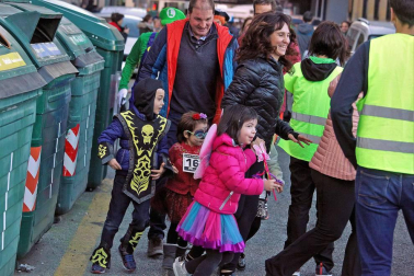 Fotos de los divertidos disfraces de la San Silvestre de Burlada.