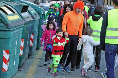 Fotos de los divertidos disfraces de la San Silvestre de Burlada.