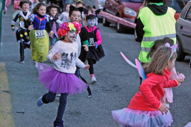 Fotos de los divertidos disfraces de la San Silvestre de Burlada.