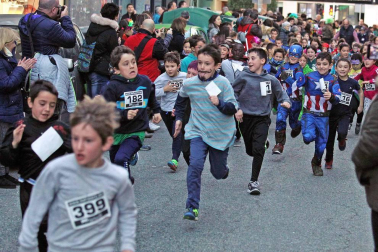 Fotos de los divertidos disfraces de la San Silvestre de Burlada.