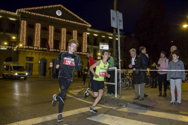 Fotos de la San Silvestre de Pamplona 2019, en la que han participado cerca de 5.000 corredores.