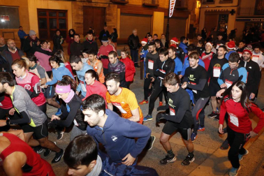 Varias localidades de la Ribera como Cortes, Buñuel, Fustiñana, Cascante o Arguedas despidieron el año corriendo una San Silvestre
