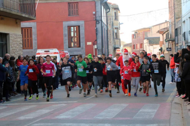Varias localidades de la Ribera como Cortes, Buñuel, Fustiñana, Cascante o Arguedas despidieron el año corriendo una San Silvestre