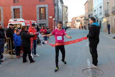 Varias localidades de la Ribera como Cortes, Buñuel, Fustiñana, Cascante o Arguedas despidieron el año corriendo una San Silvestre