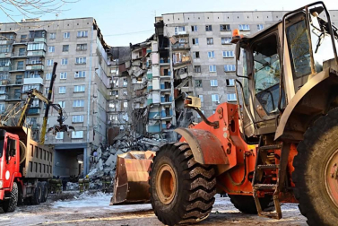 Al menos siete personas han muerto y otras 37 permanecen desaparecidas tras el derrumbe parcial de un bloque de viviendas en la localidad rusa de Magnitogorsk, en la zona de los Urales