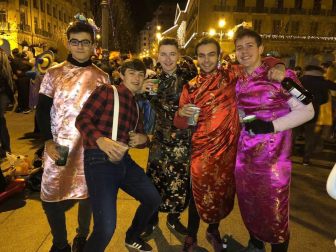 Pamplona vuelve a recibir el año disfrazada
