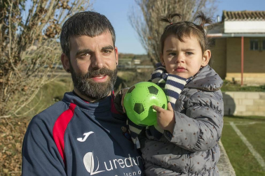El 29 de diciembre el Club Atlético Huracán de Allo celebró 90 años de historia como mejor sabe, jugando a fútbol. Durante la mañana se organizó un torneo de veteranos, en el que además del equipo local también participaron el C.D. Urantzia, el C.D. Zarramonza y el C.D. Lerinés. Tras la entrega de premios y el tradicional  vermú, se celebró una comida popular en el centro cívico con bingo y sobremesa con Txutin Ibáñez.