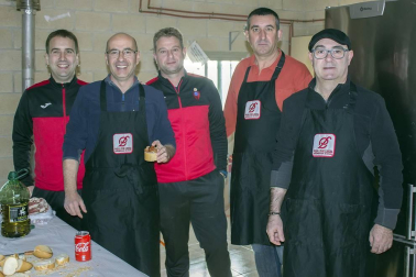 El 29 de diciembre el Club Atlético Huracán de Allo celebró 90 años de historia como mejor sabe, jugando a fútbol. Durante la mañana se organizó un torneo de veteranos, en el que además del equipo local también participaron el C.D. Urantzia, el C.D. Zarramonza y el C.D. Lerinés. Tras la entrega de premios y el tradicional  vermú, se celebró una comida popular en el centro cívico con bingo y sobremesa con Txutin Ibáñez.