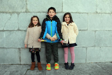 La Casa de Cultura de Aoiz presentó el 30 de diciembre el teatro de títeres 'Namor, el niño pez'. Se trata de un espectáculo familiar basado en la tragedia del niño Aylan Kurdi y, tal y como explican desde el equipo de The Nose Theater, compañía creadora del evento, “de todos los pescaditos que se entregaron al abrazo del mar”.