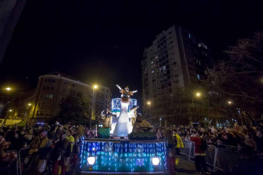 Fotos de la llegada de los Reyes Magos a Pamplona y de la cabalgata