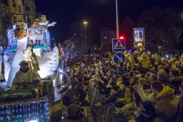 Fotos de la llegada de los Reyes Magos a Pamplona y de la cabalgata