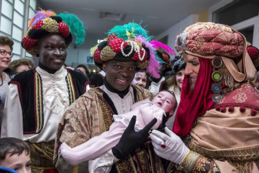 Fotos de la llegada de los Reyes Magos a Pamplona y de la cabalgata