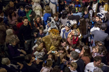 Fotos de la llegada de los Reyes Magos a Pamplona y de la cabalgata