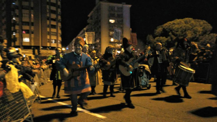 Inicio de la cabalgata de los Reyes Magos en Pamplona.
