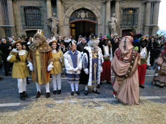 Fotos de la llegada de los Reyes Magos a Pamplona y de la cabalgata