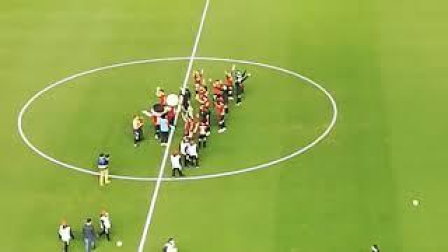 El Sadar canta celebrando la victoria de Osasuna contra el Cádiz