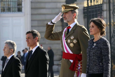 Los Reyes Felipe y Letizia presiden la tradicional celebración de la Pascua Militar. Asisten el presidente del Gobierno, Pedro Sánchez, y los ministros de Defensa, Margarita Robles, e Interior, Fernando Grande-Marlaska.