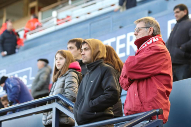 Imágenes del búscate en la grada del Osasuna-Cádiz