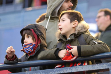 Imágenes del búscate en la grada del Osasuna-Cádiz
