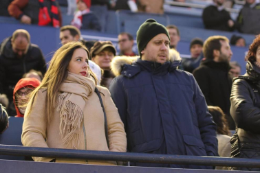 Imágenes del búscate en la grada del Osasuna-Cádiz