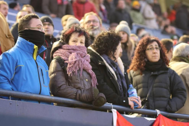 Imágenes del búscate en la grada del Osasuna-Cádiz