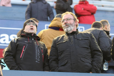 Imágenes del búscate en la grada del Osasuna-Cádiz