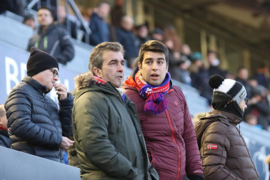 Imágenes del búscate en la grada del Osasuna-Cádiz