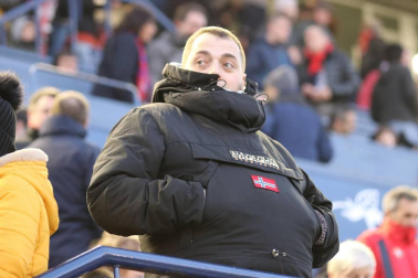 Imágenes del búscate en la grada del Osasuna-Cádiz