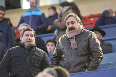 Imágenes del búscate en la grada del Osasuna-Cádiz