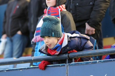 Imágenes del búscate en la grada del Osasuna-Cádiz