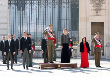 Los Reyes Felipe y Letizia presiden la tradicional celebración de la Pascua Militar. Asisten el presidente del Gobierno, Pedro Sánchez, y los ministros de Defensa, Margarita Robles, e Interior, Fernando Grande-Marlaska.