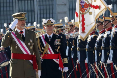 Los Reyes Felipe y Letizia presiden la tradicional celebración de la Pascua Militar. Asisten el presidente del Gobierno, Pedro Sánchez, y los ministros de Defensa, Margarita Robles, e Interior, Fernando Grande-Marlaska.
