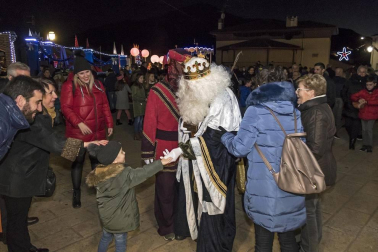 Fotos de las cabalgatas de los Reyes Magos en Ayegui, Andosilla, Azagra, San Adrián, Lodosa, Sartaguda y Viana.