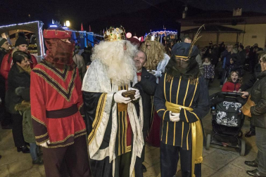 Fotos de las cabalgatas de los Reyes Magos en Ayegui, Andosilla, Azagra, San Adrián, Lodosa, Sartaguda y Viana.