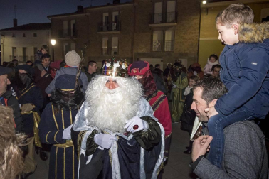 Fotos de las cabalgatas de los Reyes Magos en Ayegui, Andosilla, Azagra, San Adrián, Lodosa, Sartaguda y Viana.