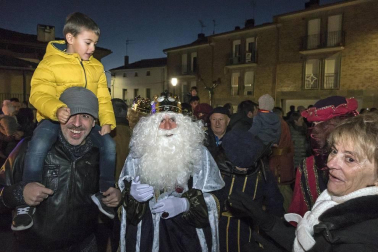 Fotos de las cabalgatas de los Reyes Magos en Ayegui, Andosilla, Azagra, San Adrián, Lodosa, Sartaguda y Viana.