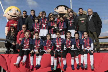Los protagonistas de los diferentes premios otorgados en la ceremonia de clausura del torneo celebrada el lunes, 7 de enero.