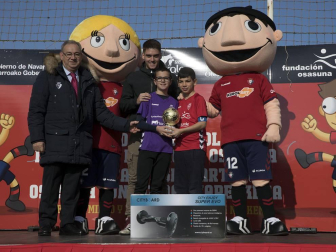 Los protagonistas de los diferentes premios otorgados en la ceremonia de clausura del torneo celebrada el lunes, 7 de enero.