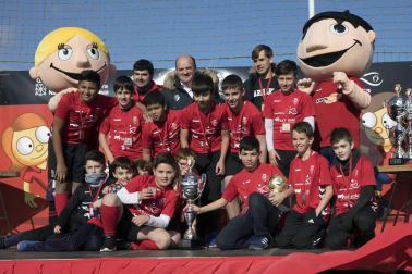 Los protagonistas de los diferentes premios otorgados en la ceremonia de clausura del torneo celebrada el lunes, 7 de enero.