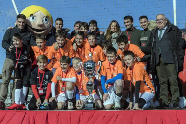 Los protagonistas de los diferentes premios otorgados en la ceremonia de clausura del torneo celebrada el lunes, 7 de enero.