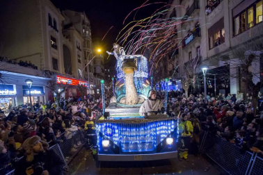 Fotos de la llegada de los Reyes Magos a Pamplona y de la cabalgata