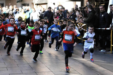 Peralta celebró el 5 de enero la edición número treinta y nueve de su Cross de Reyes. Hasta 370 atletas, de las diferentes categorías organizadas, se reunieron en esta localidad de la Ribera Alta de Navarra para disfrutar de una carrera de casi cinco kilómetros de longitud que transita por su casco urbano. Una cita que, además, tuvo su lado solidario, ya que se consiguieron recoger hasta 400 kilos de alimentos que se entregaron a la Asociación Navarra de Amigos del Sáhara (ANAS).