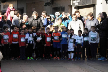 Peralta celebró el 5 de enero la edición número treinta y nueve de su Cross de Reyes. Hasta 370 atletas, de las diferentes categorías organizadas, se reunieron en esta localidad de la Ribera Alta de Navarra para disfrutar de una carrera de casi cinco kilómetros de longitud que transita por su casco urbano. Una cita que, además, tuvo su lado solidario, ya que se consiguieron recoger hasta 400 kilos de alimentos que se entregaron a la Asociación Navarra de Amigos del Sáhara (ANAS).