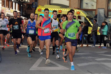 Peralta celebró el 5 de enero la edición número treinta y nueve de su Cross de Reyes. Hasta 370 atletas, de las diferentes categorías organizadas, se reunieron en esta localidad de la Ribera Alta de Navarra para disfrutar de una carrera de casi cinco kilómetros de longitud que transita por su casco urbano. Una cita que, además, tuvo su lado solidario, ya que se consiguieron recoger hasta 400 kilos de alimentos que se entregaron a la Asociación Navarra de Amigos del Sáhara (ANAS).