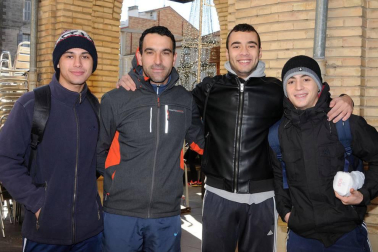 Peralta celebró el 5 de enero la edición número treinta y nueve de su Cross de Reyes. Hasta 370 atletas, de las diferentes categorías organizadas, se reunieron en esta localidad de la Ribera Alta de Navarra para disfrutar de una carrera de casi cinco kilómetros de longitud que transita por su casco urbano. Una cita que, además, tuvo su lado solidario, ya que se consiguieron recoger hasta 400 kilos de alimentos que se entregaron a la Asociación Navarra de Amigos del Sáhara (ANAS).
