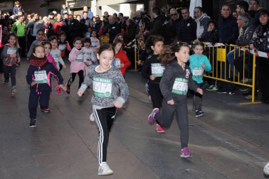Peralta celebró el 5 de enero la edición número treinta y nueve de su Cross de Reyes. Hasta 370 atletas, de las diferentes categorías organizadas, se reunieron en esta localidad de la Ribera Alta de Navarra para disfrutar de una carrera de casi cinco kilómetros de longitud que transita por su casco urbano. Una cita que, además, tuvo su lado solidario, ya que se consiguieron recoger hasta 400 kilos de alimentos que se entregaron a la Asociación Navarra de Amigos del Sáhara (ANAS).