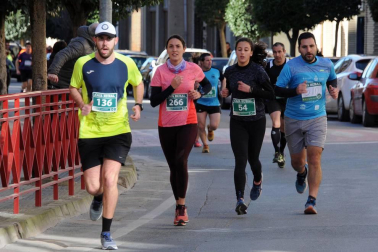 Peralta celebró el 5 de enero la edición número treinta y nueve de su Cross de Reyes. Hasta 370 atletas, de las diferentes categorías organizadas, se reunieron en esta localidad de la Ribera Alta de Navarra para disfrutar de una carrera de casi cinco kilómetros de longitud que transita por su casco urbano. Una cita que, además, tuvo su lado solidario, ya que se consiguieron recoger hasta 400 kilos de alimentos que se entregaron a la Asociación Navarra de Amigos del Sáhara (ANAS).