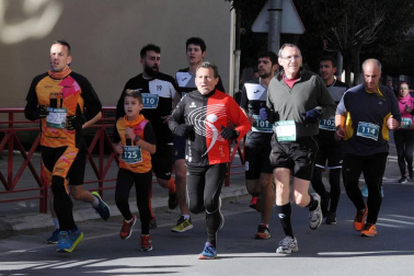 Peralta celebró el 5 de enero la edición número treinta y nueve de su Cross de Reyes. Hasta 370 atletas, de las diferentes categorías organizadas, se reunieron en esta localidad de la Ribera Alta de Navarra para disfrutar de una carrera de casi cinco kilómetros de longitud que transita por su casco urbano. Una cita que, además, tuvo su lado solidario, ya que se consiguieron recoger hasta 400 kilos de alimentos que se entregaron a la Asociación Navarra de Amigos del Sáhara (ANAS).