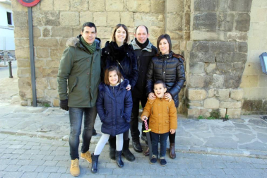 Cada 6 de enero, tres reyes llegados desde Oriente visitan Sangüesa guiados por una estrella muy especial. El palacio Príncipe de Viana, el Ayuntamiento o el palacio de Vallesantoro se convierten en magníficos escenarios para recibir a los monarcas. Se trata del Auto de los Reyes Magos, un teatro escenificado al aire libre escrito en verso en el año 1900 y que es hoy uno de los principales acontecimientos de la Navidad en Navarra.
